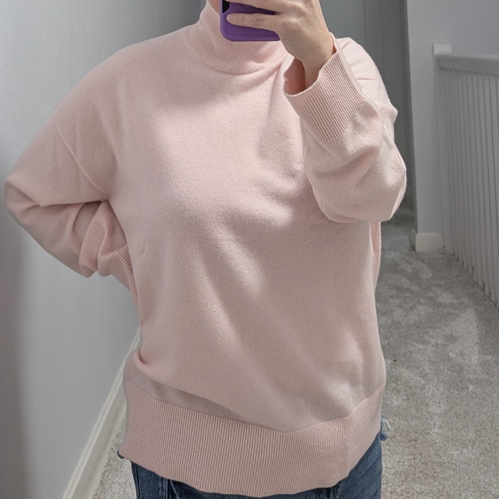 Burberry Cashmere Soft Pink Sweater Size Medium - NWT